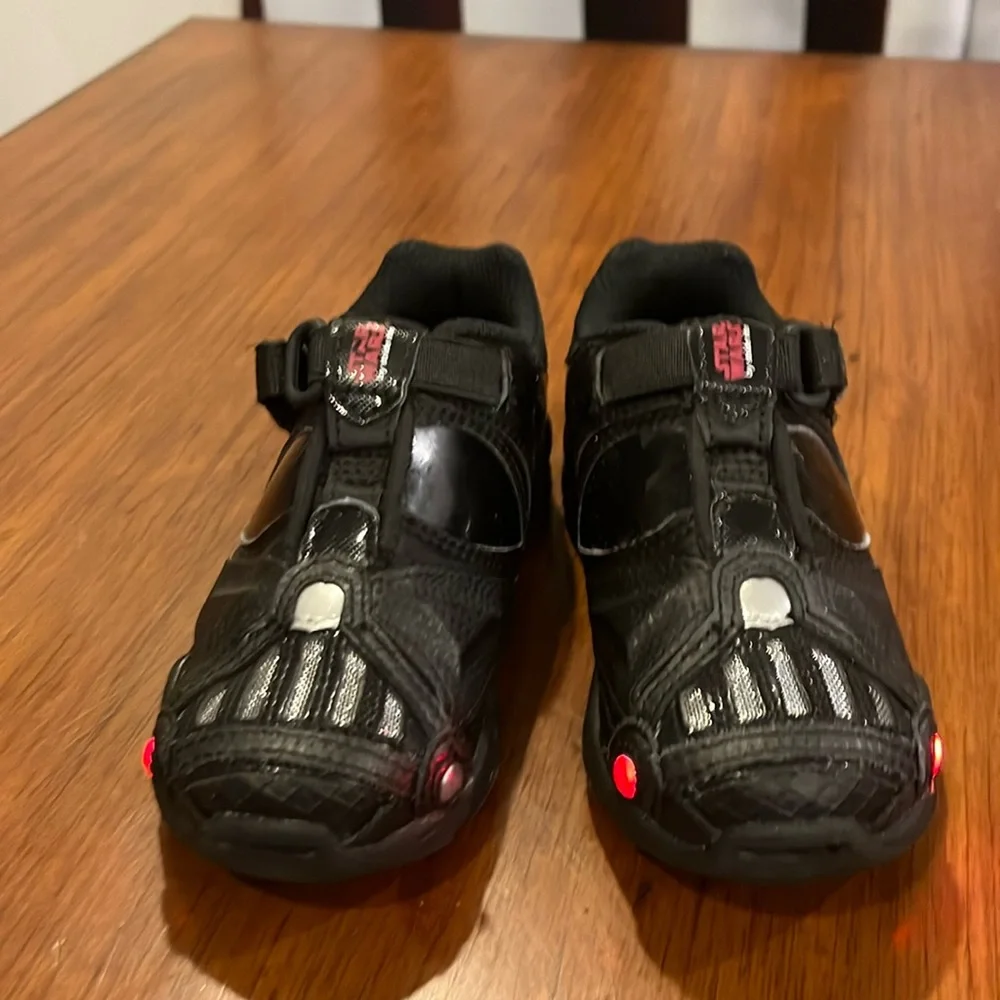 Stride Rite Star Wars Darth Vader Lighted Shoes Sneakers Boys Toddlers 8.5 Wide
